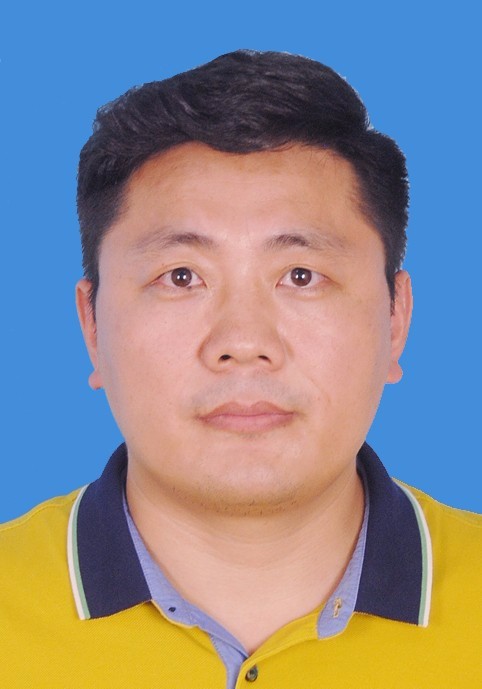 梁磊